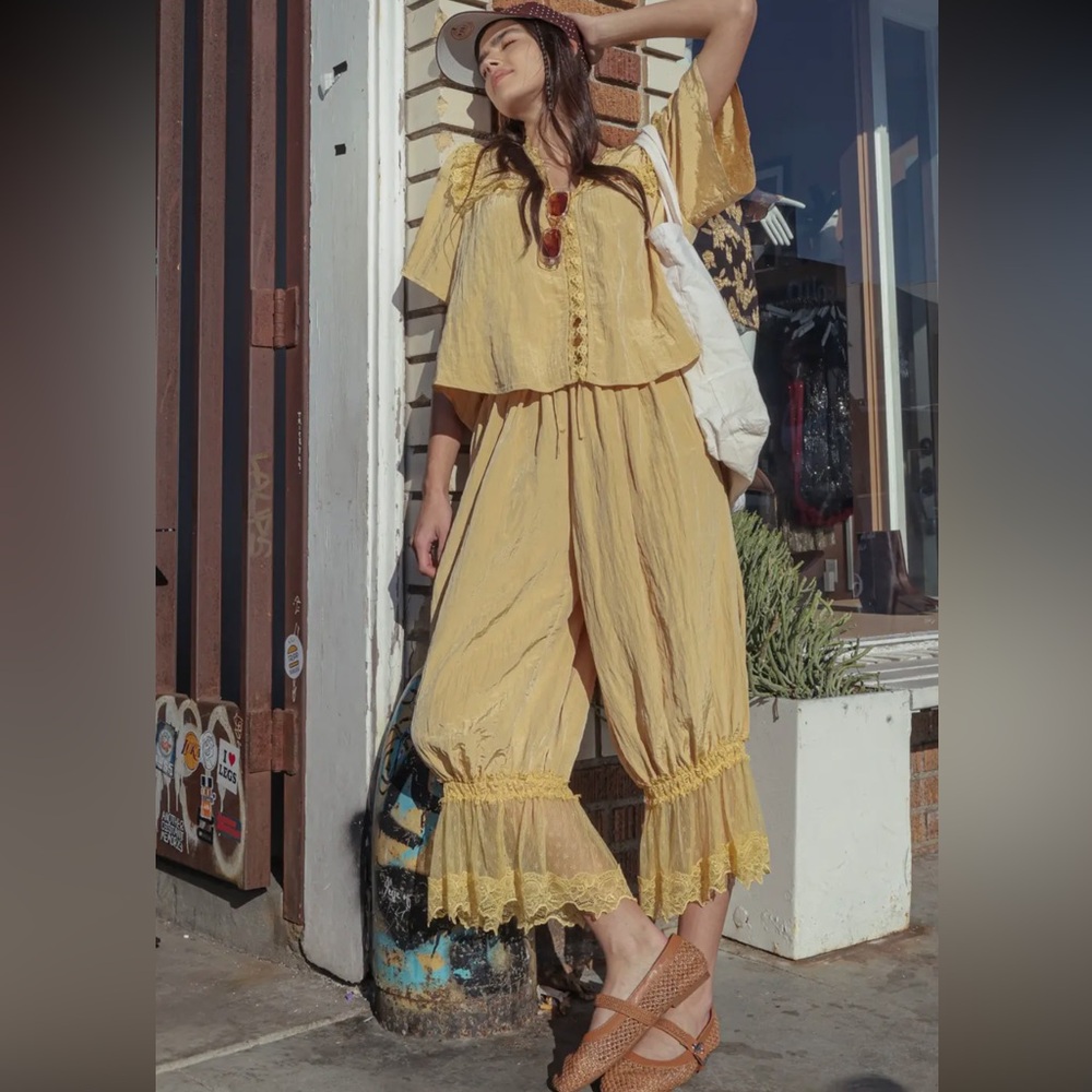 1 Left! YELLOW Lace Trim Barrel Cropped Bloomers